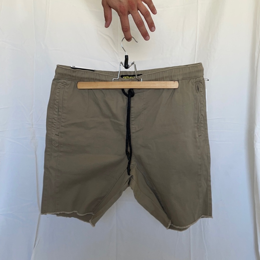 Cream men’s jogger shorts